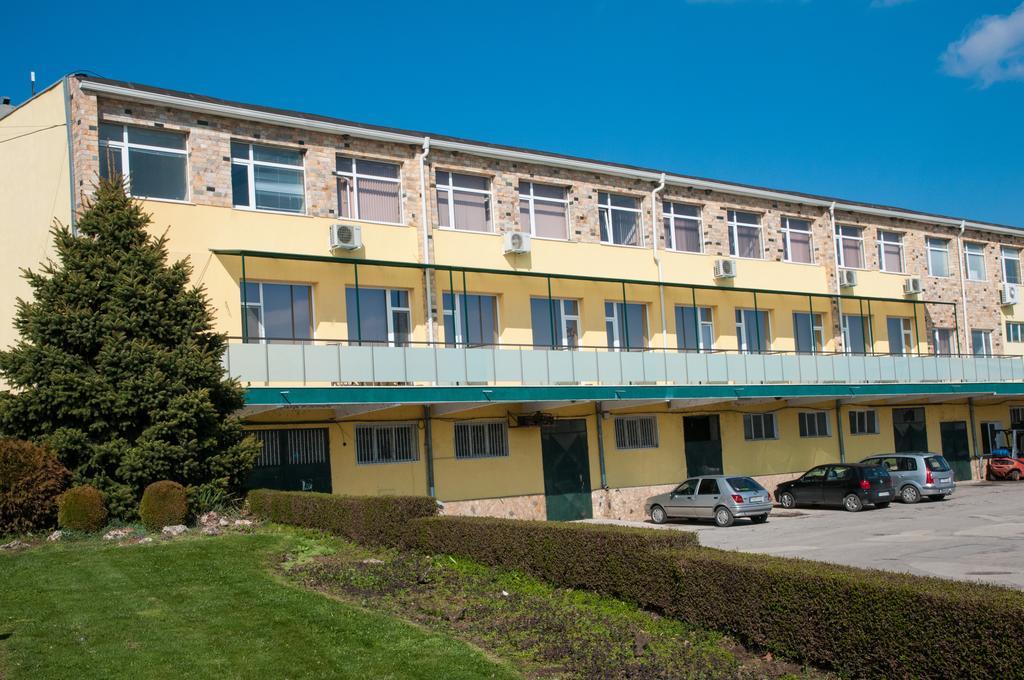 Hostel Izida 2 Dobrici Exterior foto